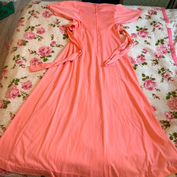 1970s prairie maxi dress in pale pink with butterfly cap sleeves and empire wais - Picture 13 of 16